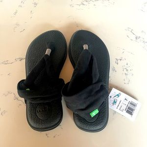 NWT Sanuk sandals